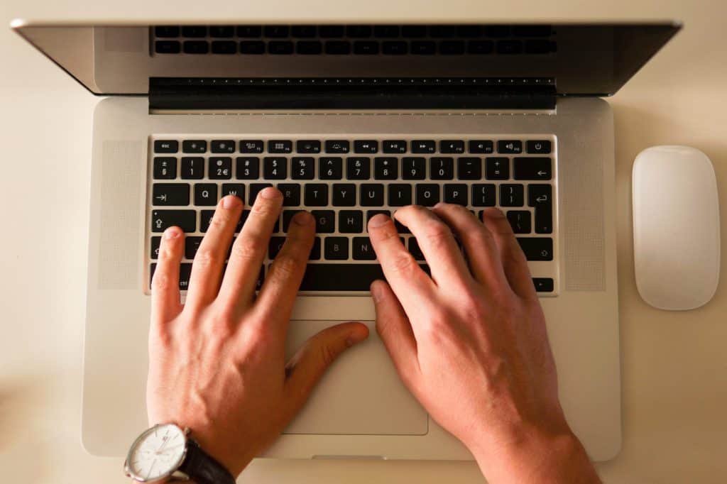 apple computer job 19043 min 1024x682